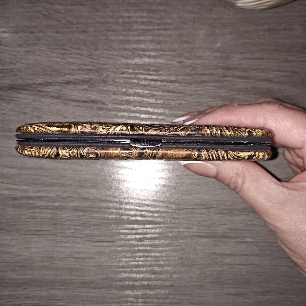 Embossed Brown Wallet - Picture 7 of 9